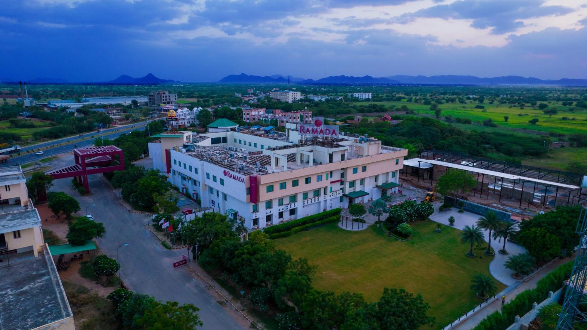 Ramada Ajmer Кишангарх Экстерьер фото